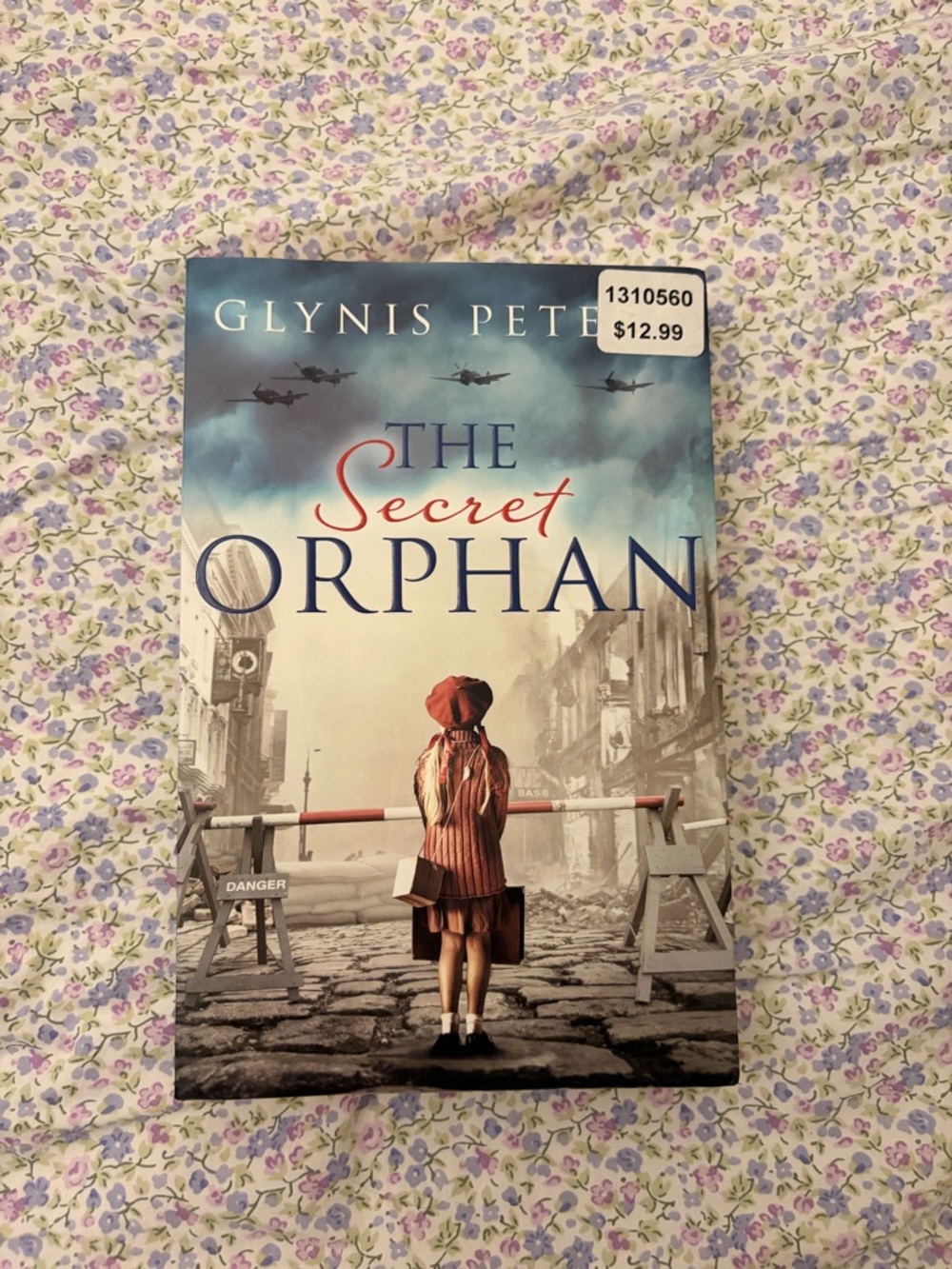Glynis Peters "The Secret Orphan" - Vintage WWII Novel